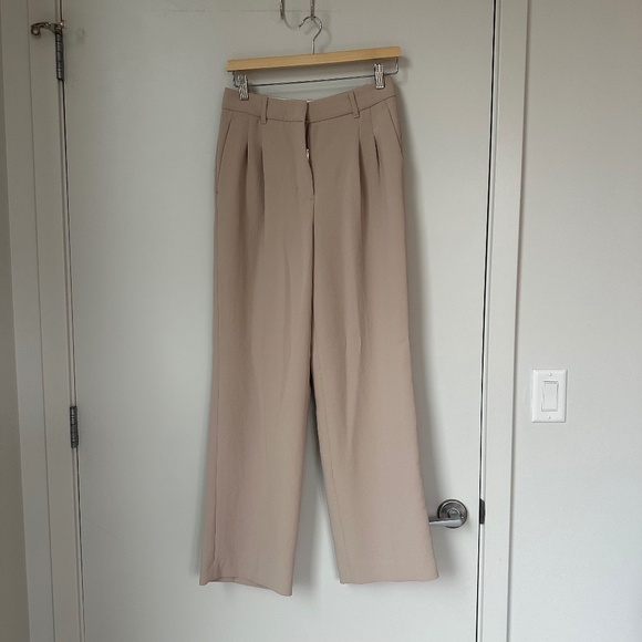 The Effortless Pant - Crepette (Short) Taupe - Picture 2 of 4